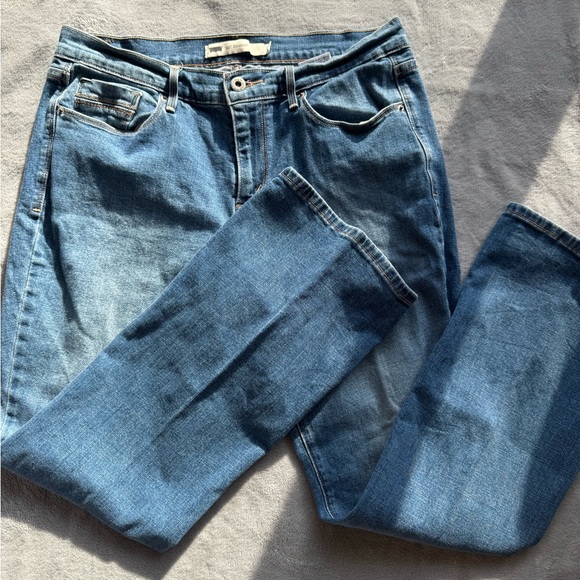 Levi’s 515 Bootcut Jeans - Picture 4 of 9